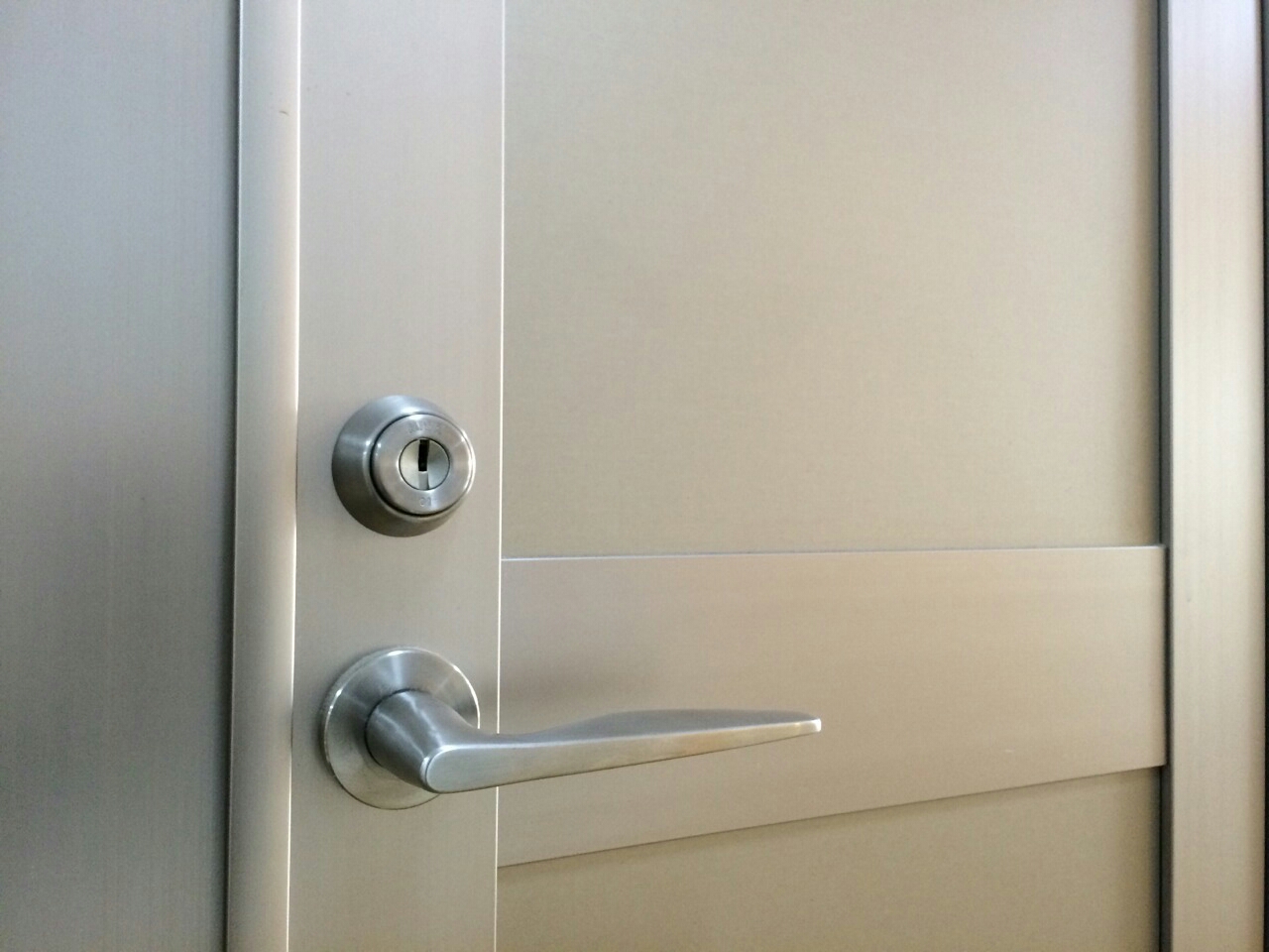 玄関や勝手口の鍵が回らない ささらない 開かないときの対処と手軽な予防方法